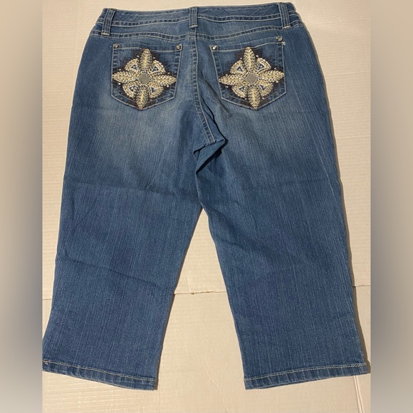 ND Weekend size 10P women’s embellished embroidered stretch denim capris jeans - Picture 2 of 12